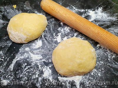 Сдобные слоеные булочки с изюмом и сахарной крошкой, Шаг 06