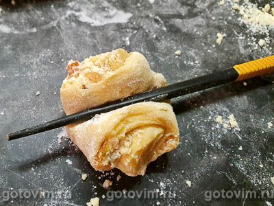 Сдобные слоеные булочки с изюмом и сахарной крошкой, Шаг 12