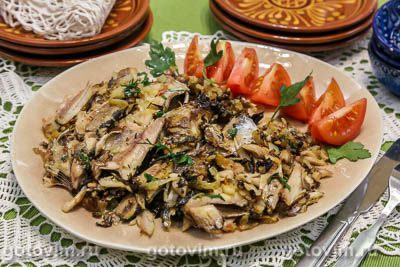 Беломорская сельдь, жаренная с беконом и луком . Фото-рецепт