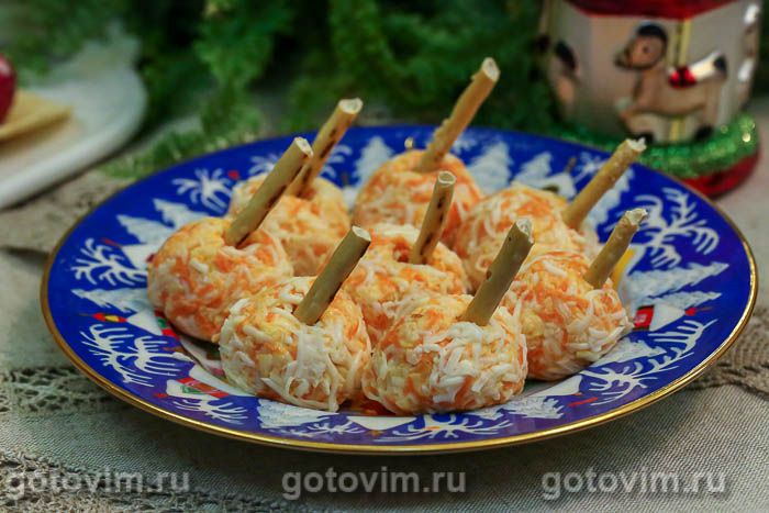 Закусочные шарики с соленой сельдью и морковью. Фотография рецепта