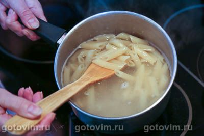 Шашлык из макарон с колбасой и сыром, Шаг 01