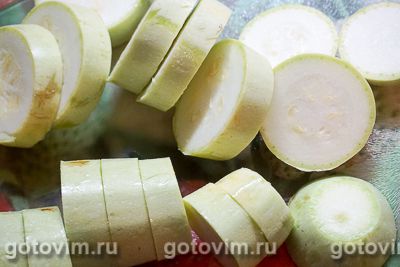 Шницели из свинины на «подушке» из кабачков, запечённые в духовке с помидорами и сыром, Шаг 02