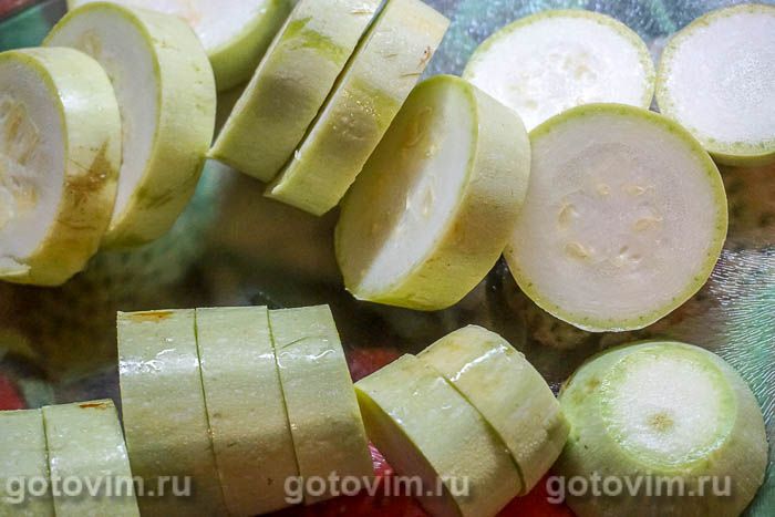 Шницели из свинины на «подушке» из кабачков, запечённые в духовке с помидорами и сыром, Шаг 02