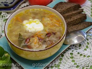 Мясные щи с фасолью, квашеной и свежей капустой