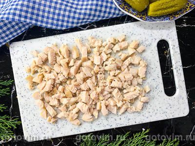 Слоеный салат из курицы с картофелем, жареными шампиньонами и сыром, Шаг 04