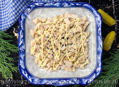 Слоеный салат из курицы с картофелем, жареными шампиньонами и сыром, Шаг 06