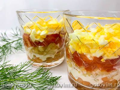 Слоеный салат в стаканах с соленой семгой, картофелем, помидорами и сыром, Шаг 05