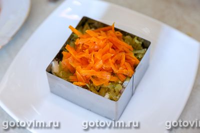 Слоеный салат со шпротами и плавленым сыром, Шаг 11