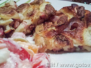 Соленый яблочный пирог с копченой свининой и розмарином