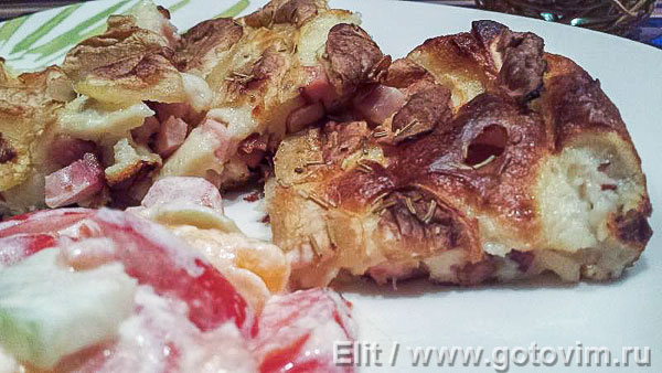 Соленый яблочный пирог с копченой свининой и розмарином. Фотография рецепта