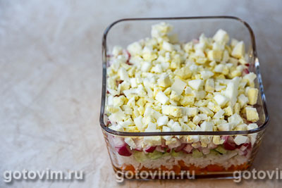 Слоеный салат с крабовым мясом VIČI, рисом и редисом, Шаг 08