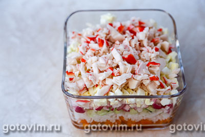 Слоеный салат с крабовым мясом VIČI, рисом и редисом, Шаг 09