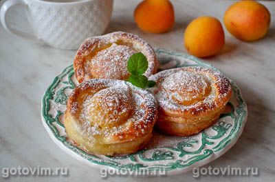 Слойки с абрикосами