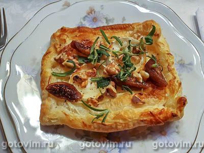 Фотография рецепта Слойки с козьим сыром, инжиром и розмарином