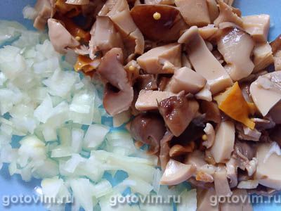 Слоеный салат-торт с маринованными грибами, Шаг 03