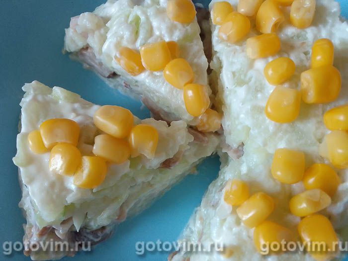 Слоеный салат-торт с маринованными грибами. Фотография рецепта