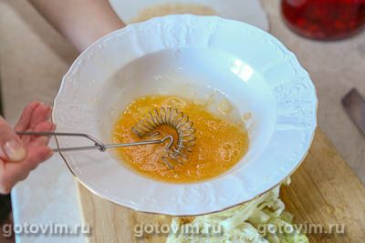 Шницель из молодой капусты в сухарях, запеченный в духовке, Шаг 03