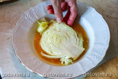 Шницель из молодой капусты в сухарях, запеченный в духовке, Шаг 04