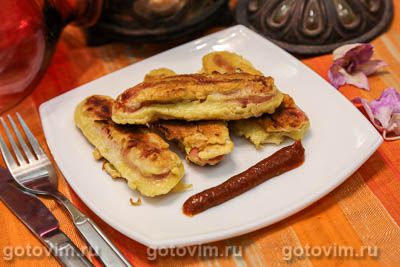 Половинки сосисок в кляре