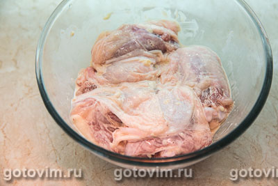 Куриные окорочка в духовке с грибным соусом с сыром, Шаг 01