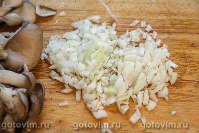 Макароны в сливочном соусе с грибами и сыром дор блю, Шаг 02