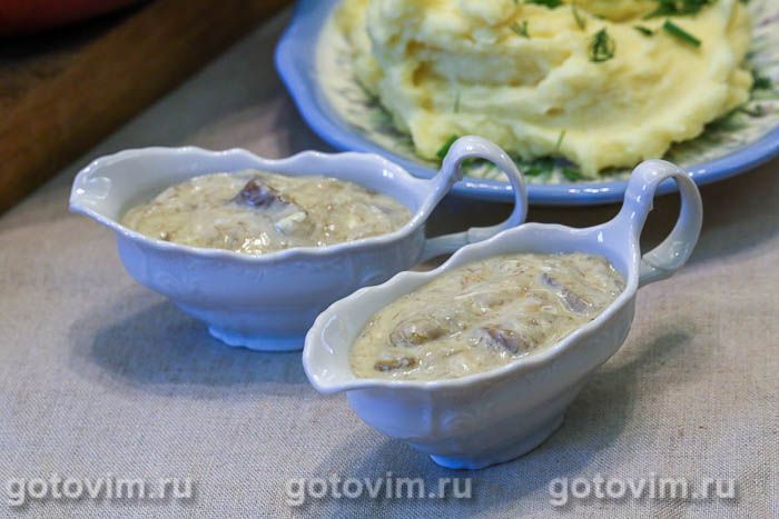 Соус из соленых грибов со сметаной и яйцами. Фотография рецепта