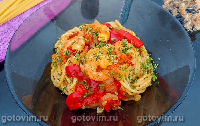 Спагетти с болгарским перцем и креветками в чесночном масле. Фотография рецепта