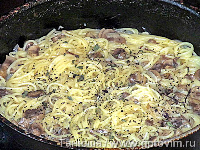 Спагетти в соусе из шампиньонов с горгонзолой , Шаг 06
