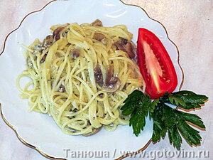 Спагетти в соусе из шампиньонов с горгон