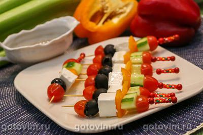 Фотография рецепта Канапе «Греческий салат» на шпажках