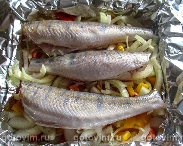 Судаки в фольге, запеченные с овощами и сыром, Шаг 03