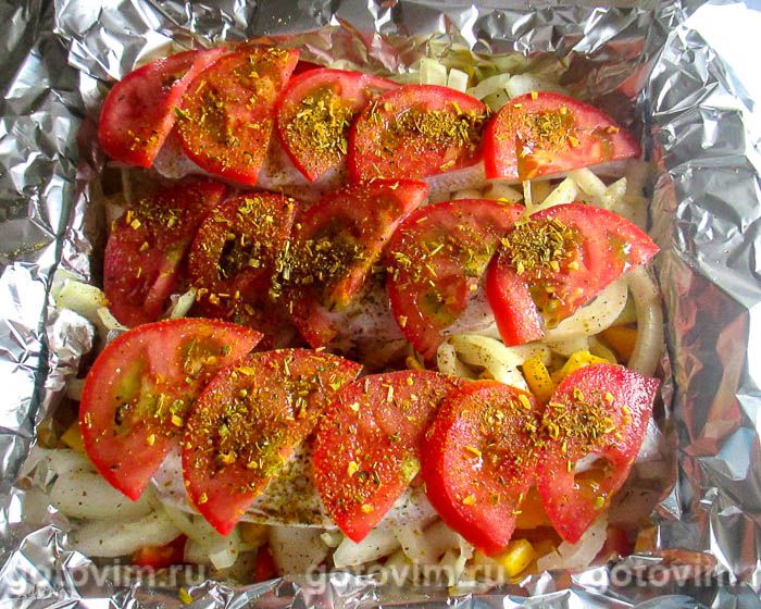 Судаки в фольге, запеченные с овощами и сыром, Шаг 04