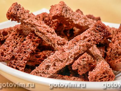 Сухарики из черного хлеба с чесноком. Фотография рецепта Сухарики из черного хлеба с чесноком. Фотография рецепта