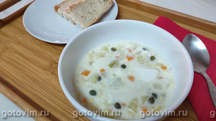 Турецкий сырный суп с макаронами, козьим сыром и каперсами. Фотография рецепта