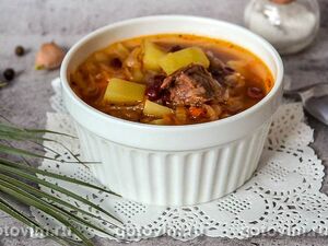 Фасолевый суп с квашеной капустой и мясо
