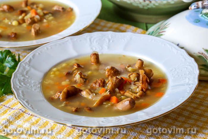Суп гороховый с лисичками. Фотография рецепта