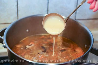 Суп из говядины с грибами и мучной «подбойкой», Шаг 08