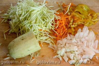 суп с кабачками и фасолью рецепт с фото очень вкусный. 03. суп с кабачками и фасолью рецепт с фото очень вкусный фото. суп с кабачками и фасолью рецепт с фото очень вкусный-03. картинка суп с кабачками и фасолью рецепт с фото очень вкусный. картинка 03. Сушеную красную или белую фасоль промыть, залить холодной водой, добавить пол чайной ложки соды и оставить на ночь. Перед варкой фасоль обязательно промыть, сложить в кастрюлю, залить холодной водой, довести до кипения и варить без соли примерно 20 минут.