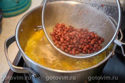 суп с кабачками и фасолью рецепт с фото очень вкусный. 07. суп с кабачками и фасолью рецепт с фото очень вкусный фото. суп с кабачками и фасолью рецепт с фото очень вкусный-07. картинка суп с кабачками и фасолью рецепт с фото очень вкусный. картинка 07. Сушеную красную или белую фасоль промыть, залить холодной водой, добавить пол чайной ложки соды и оставить на ночь. Перед варкой фасоль обязательно промыть, сложить в кастрюлю, залить холодной водой, довести до кипения и варить без соли примерно 20 минут.