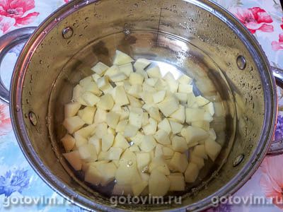 Картофельный суп с консервированными шампиньонами, Шаг 01
