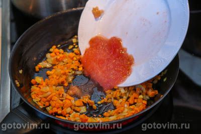 Суп из говядины с помидорами и консервированным зеленым горошком, Шаг 06