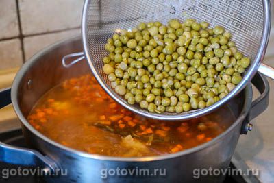 Суп из говядины с помидорами и консервированным зеленым горошком, Шаг 08