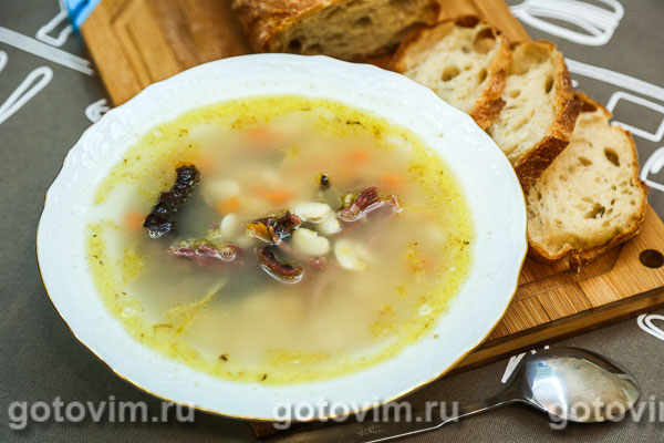 Суп с копченым гусем и белой фасолью. Фотография рецепта
