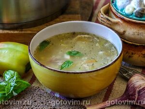 Куриный суп с зеленым горошком и вермише