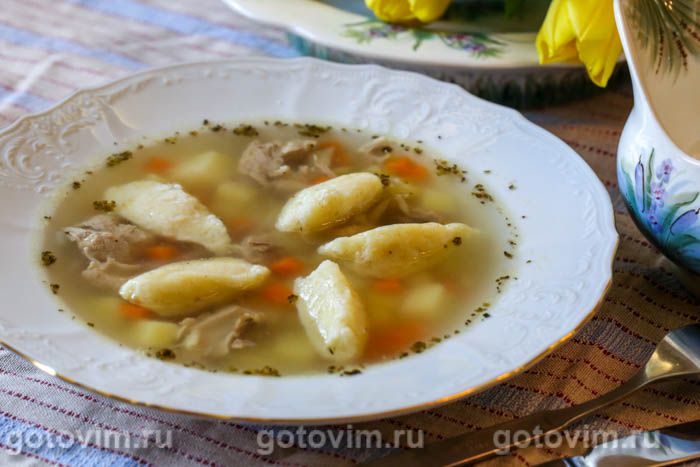Куриный суп с клецками из манки. Фотография рецепта