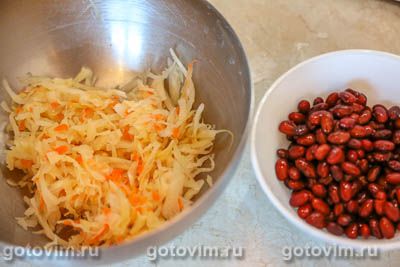 Суп из квашеной капусты с фасолью (на грибном бульоне), Шаг 04