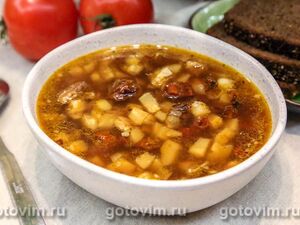 Овощной суп с нутом, кабачками и вялеными помидорами