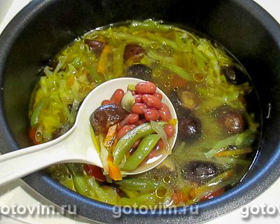 Вегетарианский суп с грибами шиитаке и двумя видами фасоли в мультиварке, Шаг 09