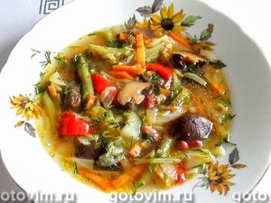 Вегетарианский суп с грибами шиитаке и двумя видами фасоли в мультиварке