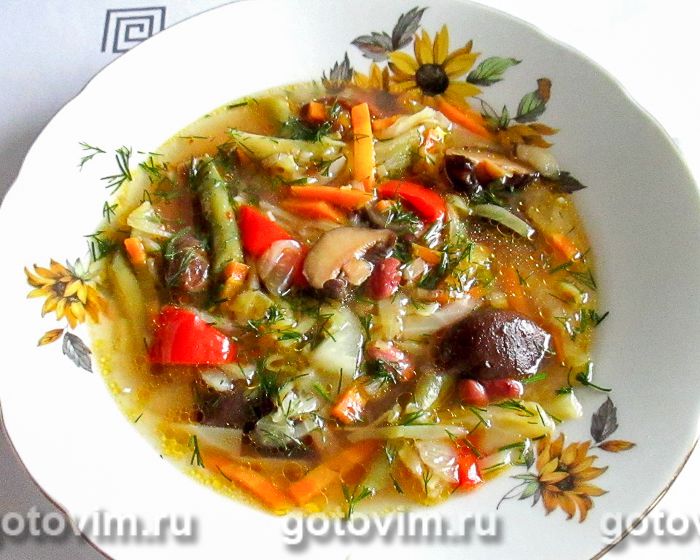 Вегетарианский суп с грибами шиитаке и двумя видами фасоли в мультиварке. Фотография рецепта